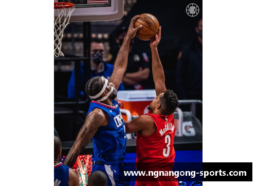 快船大胜开拓者，莱昂纳德表现抢眼引领全队 - 副本